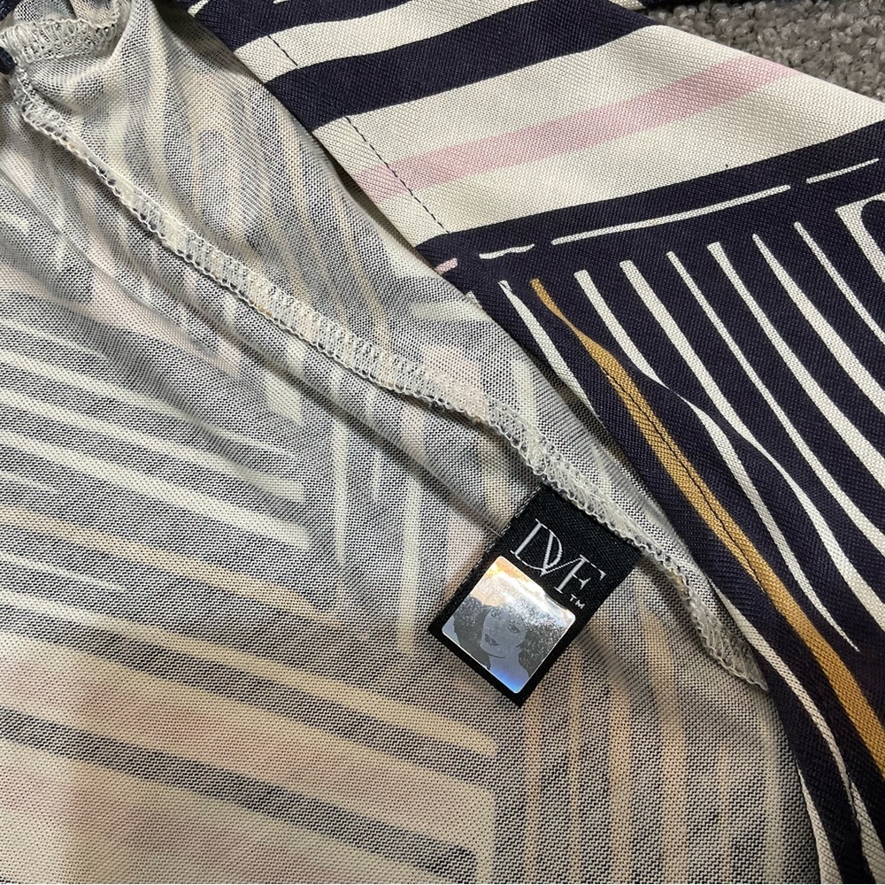 Diane Von Furstenberg Silk Wrap Dress Size 8 - Picture 11 of 14